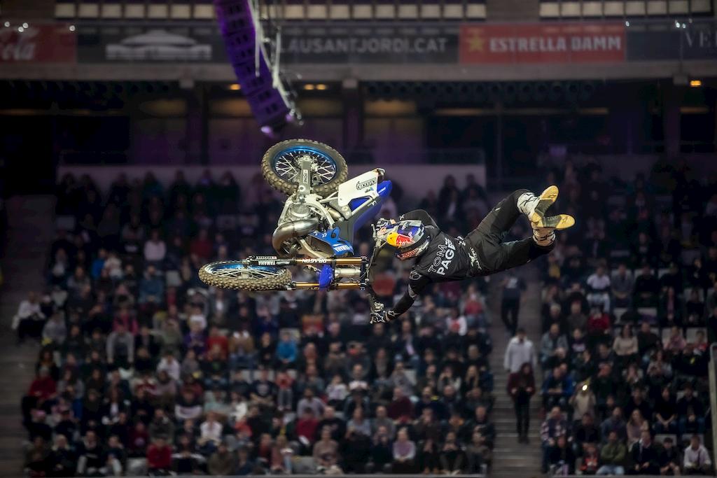 Tom Pages en la exhibición de Freestyle del Supercross de Barcelona 2019