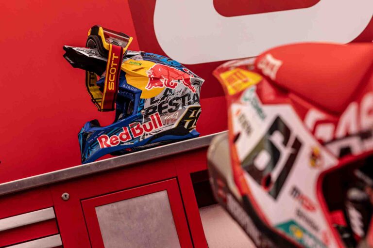 Una obra de arte: Así es el casco de Jorge Prado para el Gran Premio de Cerdeña