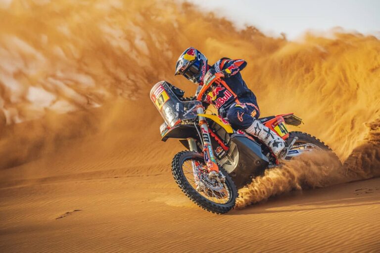 KTM, preparada con Walkner, Price y Benavides para el Dakar 2023