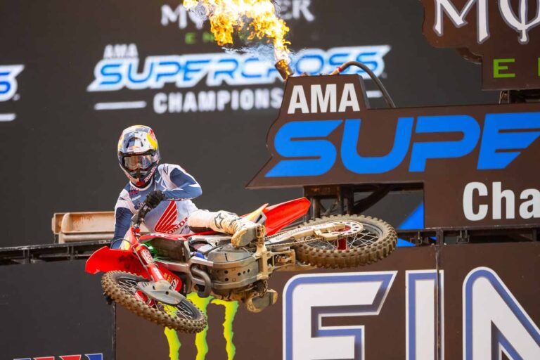 Jett Lawrence extends the points lead in Philadelphia Round 15 - AMA Supercross 2024