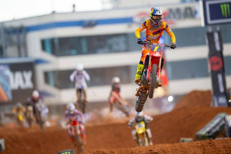 SMX: Jett Lawrence y Haiden Deegan vencen en el Playoff 1 - Charlotte