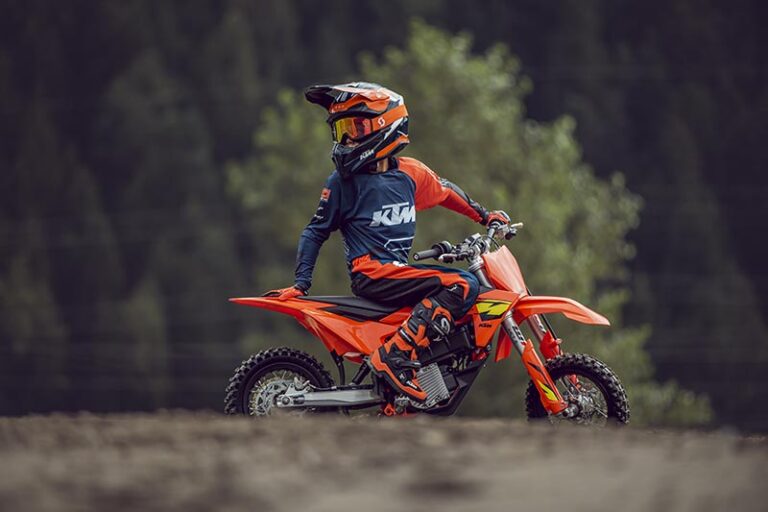 Una descarga de diversión, así se presentan las nuevas KTM SX-E 2025