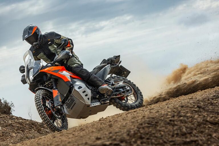 KTM introduce su refinada 790 Adventure 2025