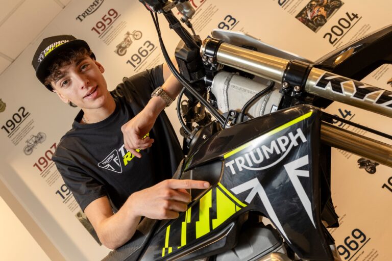 Carlos Prat dará el salto a MX2 junto a Triumph Jezyk Racing Team