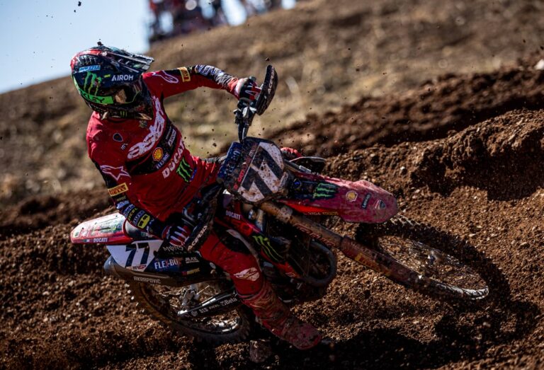 El debut de Ducati en el motocross detrás las cámaras -vídeo-