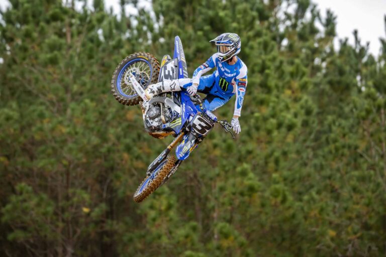 Star Racing Yamaha presenta su equipo para el SuperMotocross 2025