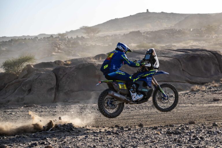 Sanders se lleva la primera del Dakar, Schareina Top 5 y mala suerte para Santolino y Canet