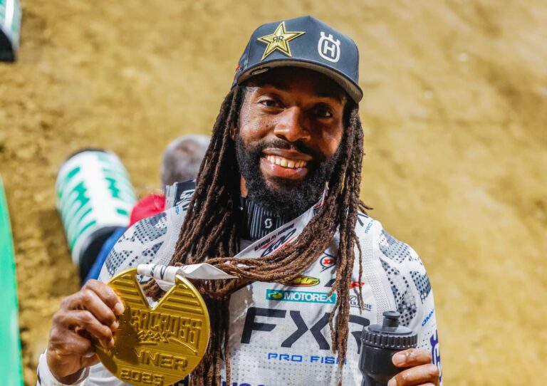 Revive las dos intensas jornadas del Supercross de París 2025 -vídeos-