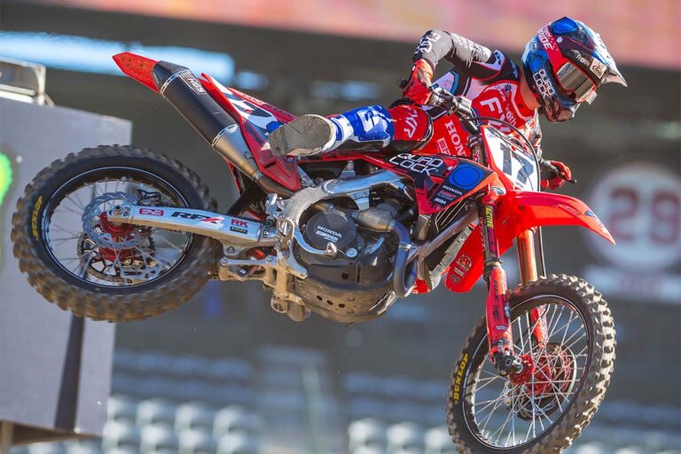 Joey Savatgy: Costancia en silencio