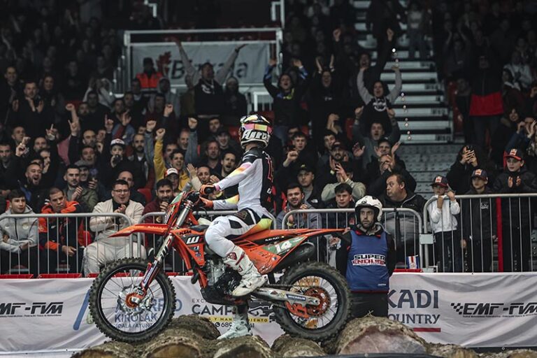 WP Eric Augé y Alex Puey saborean el podio en el Mundial de SuperEnduro de Bilbao