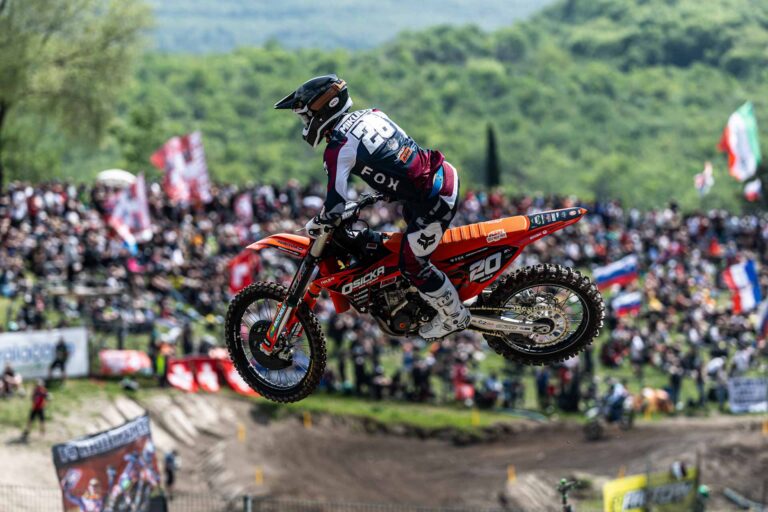 Julius Mikula roza el podio en Trentino y es la nueva revelación en MX2
