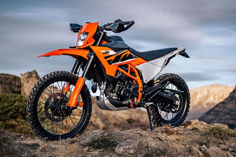 El test de durabilidad definitivo: KTM 125 Enduro R vs Mani Lettenbichler -Vídeo-