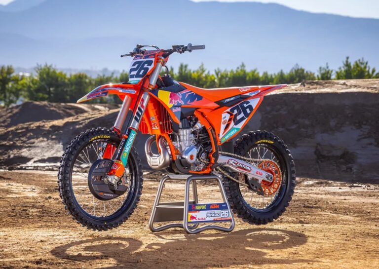 Prado y otros pilotos preparando el AMA Motocross en Fox Raceway -vídeo-