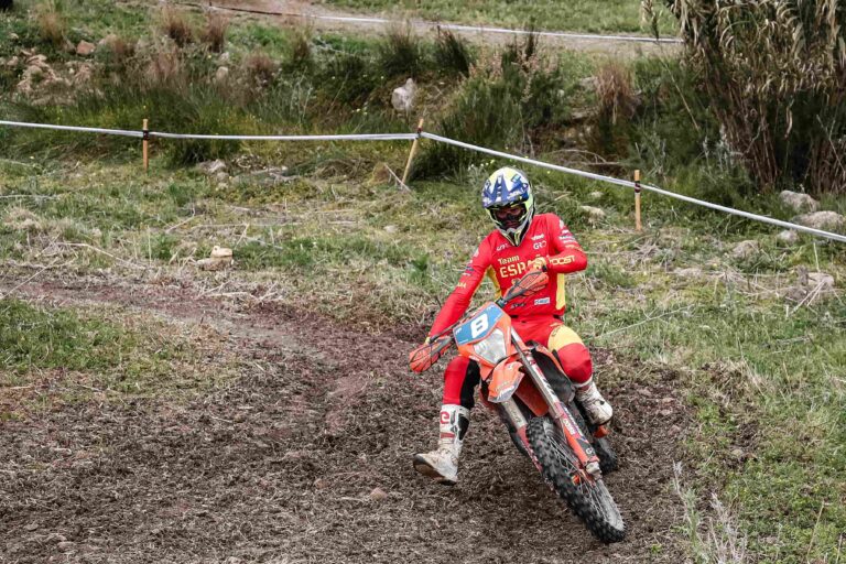 Primer podio para el equipo Nacional de Enduro y Yago Domínguez en Oliana