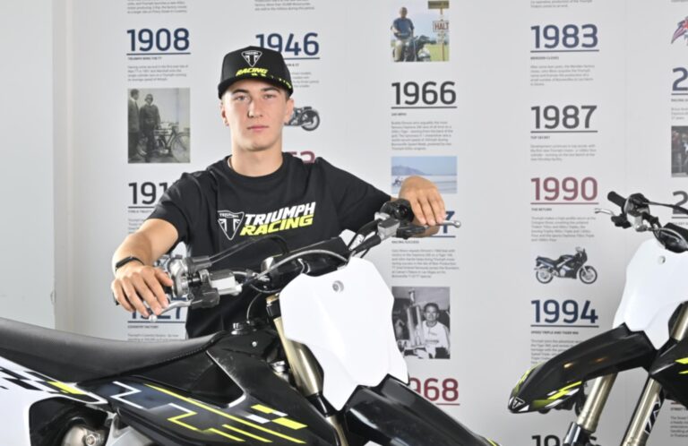 Escandell entra en Triumph Racing Pavo Rueda por el lesionado Braceras