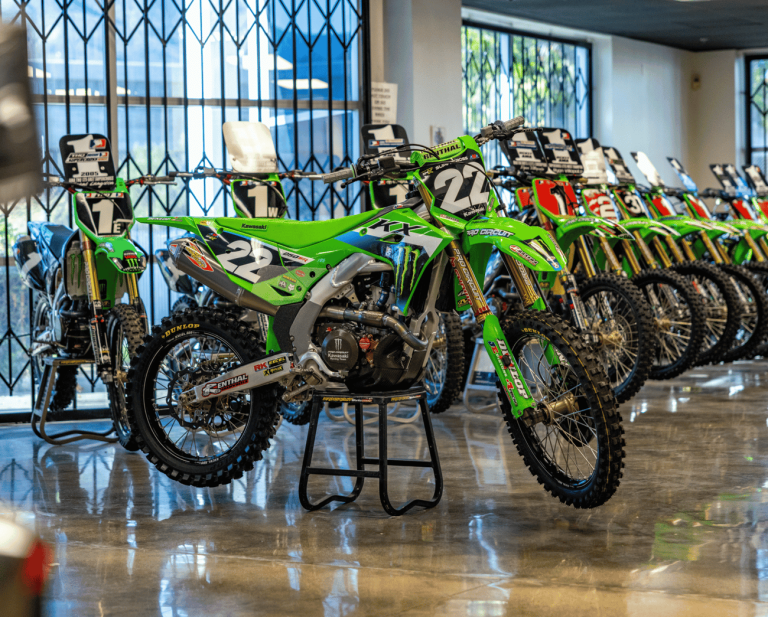 Kawasaki Pro Circuit hace oficial a sus pilotos para el Supermotocross 2027
