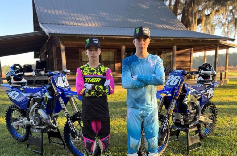 Los hermanos Townley con Star Racing Yamaha
