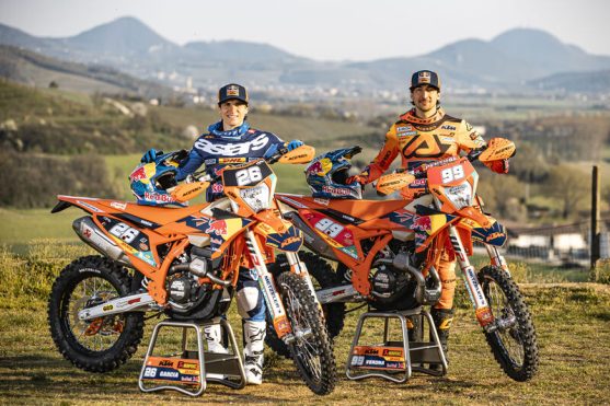 743842_Josep Garcia_KTM 250 EXC-F_Andrea Verona_KTM 450 EXC-F_Red Bull KTM_EnduroGP_2026 _11_Red Bull KTM Factory Racing EnduroGP Team Shoot 2026