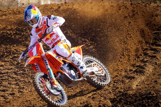 CHASE-SEXTON-02-RED-BULL-KTM-FACTORY-RACING-
