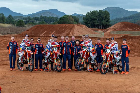 572578_Team_Red Bull KTM_MX2_MXGP_2024_Team Shooting Red Bull KTM 2024