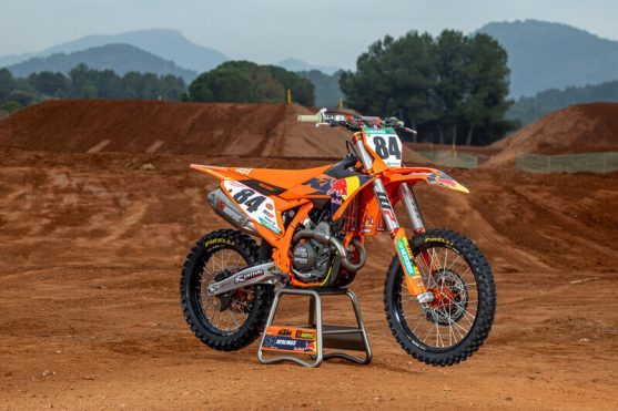 572812_Herlings_KTM-450-SX-F_Red-Bull-KTM_2024_Team-Shooting-Red-Bull-KTM-2024