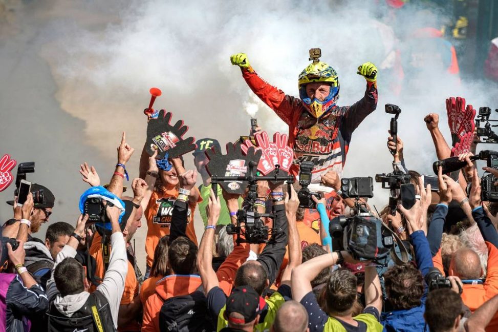 Cairoli-celebrates-1