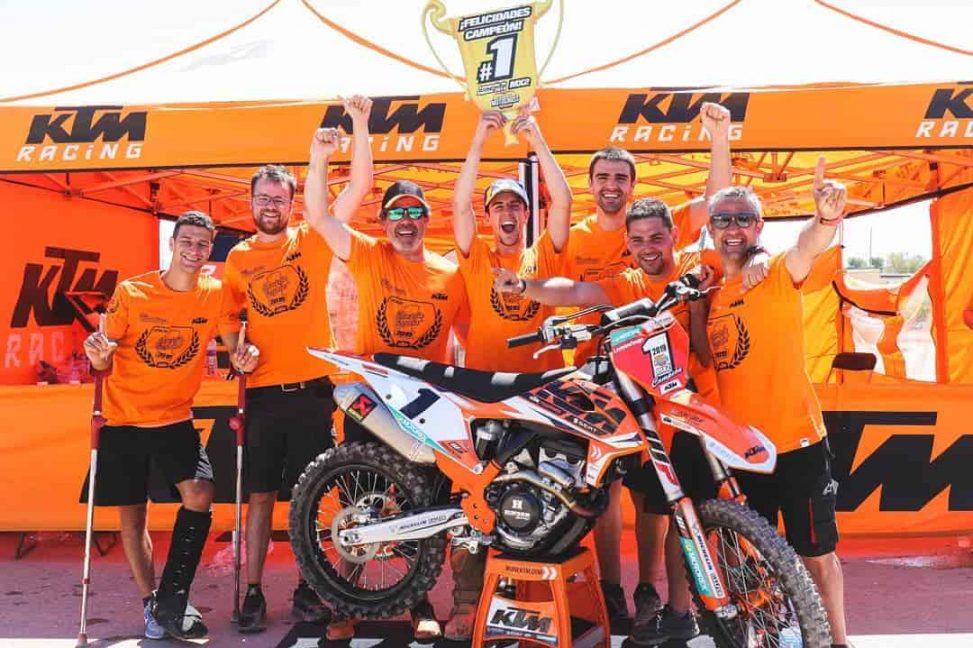 ktm-team-show6